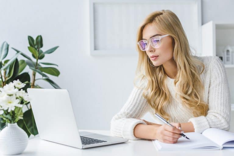 17 Savvy Ways to Make Money Online as a Woman